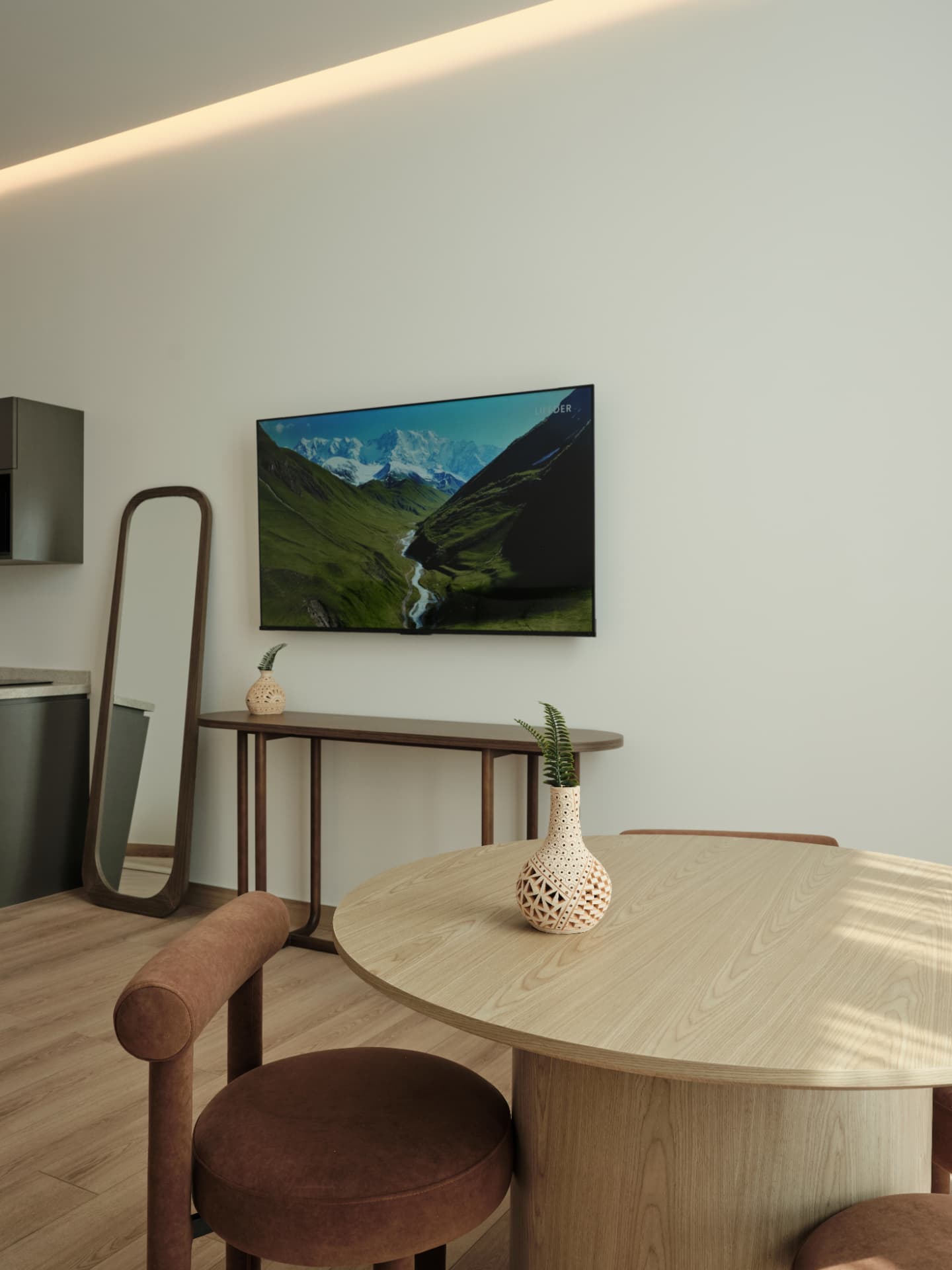 Comedor con Smart TV y cocineta en Medellín 304