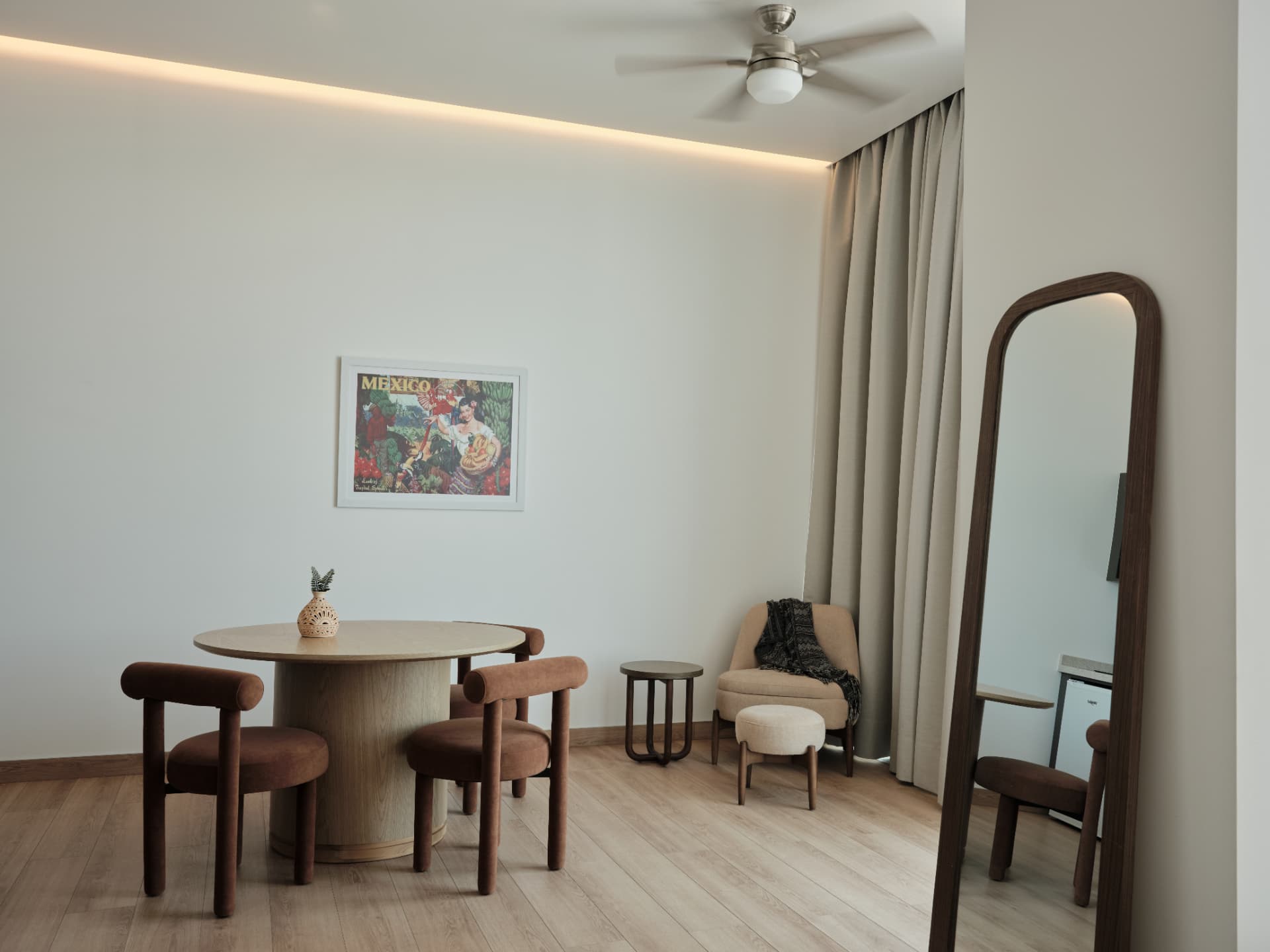 Área de comedor y estar de un loft en Medellín 304